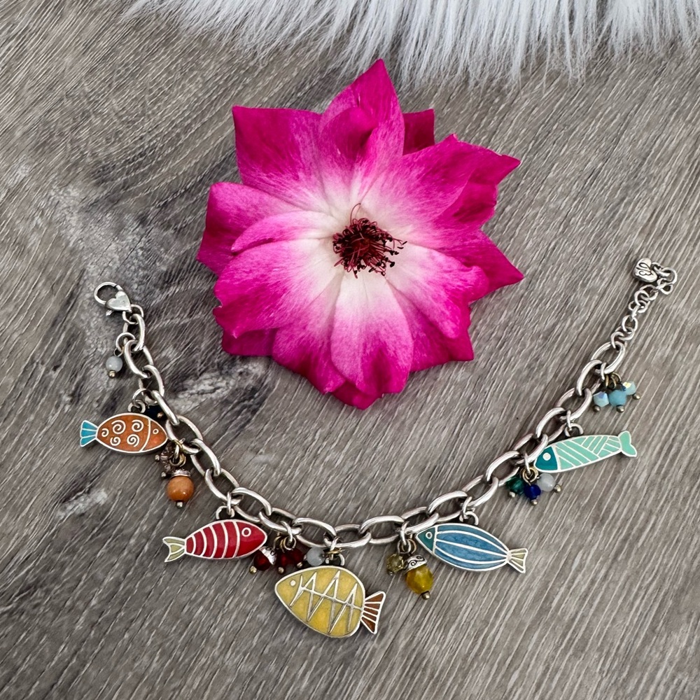 🎏🐠 BRIGHTON Retired Multicolor Fish Charm Bracelet Adjustable RARE FIND - Picture 2 of 6